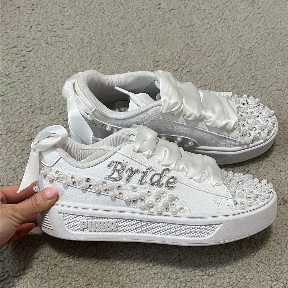 PUMA Women's Custom Bridal Wedding White Pearl Sneakers Size 7 Brand New